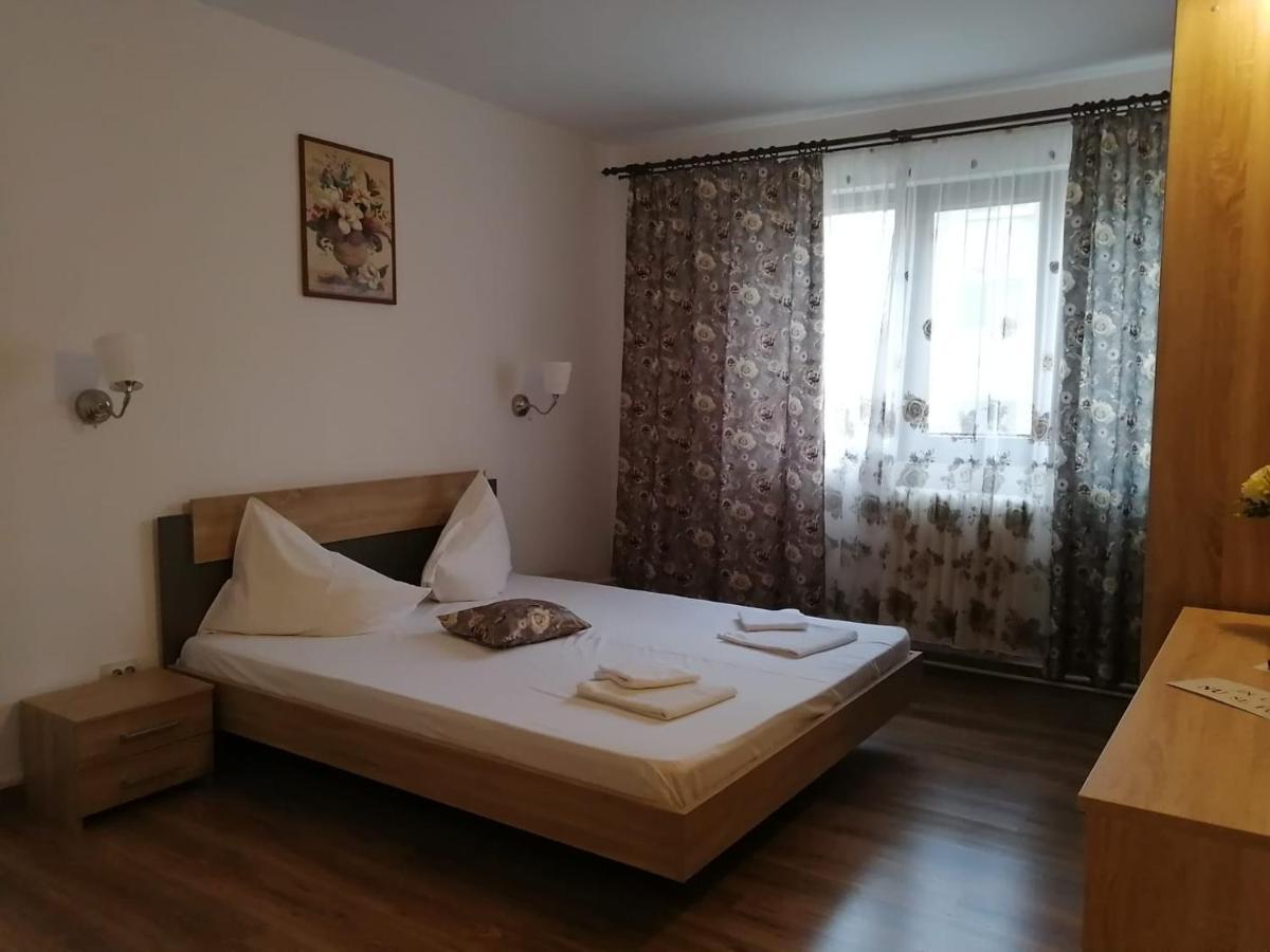 Hotel Dacor Orăştie Exteriör bild